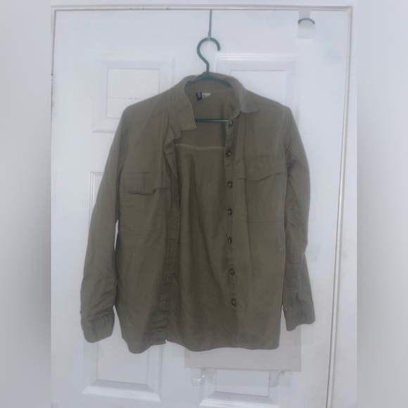 Green button up - Picture 2 of 5